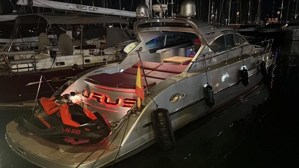 Urus - Live The Experience Hotel en barco *